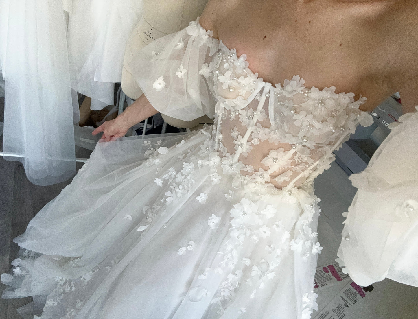 Alice / off white wedding dress with puffy sleeves