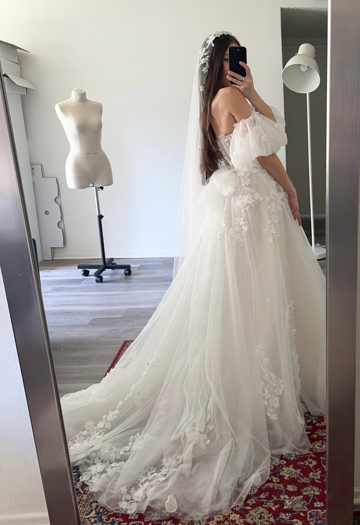 Alice / off white wedding dress with puffy sleeves