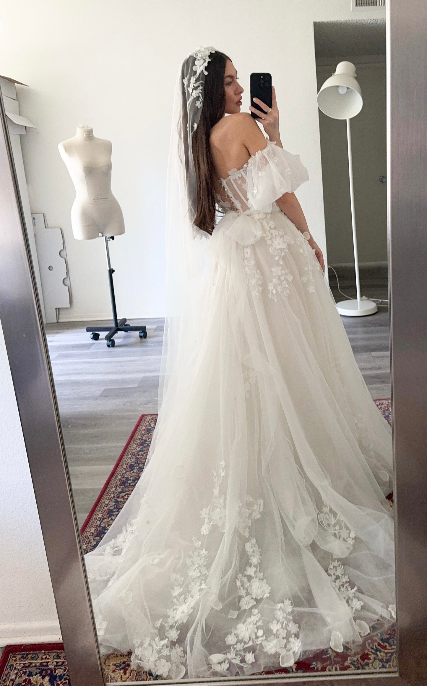 Alice / off white wedding dress with puffy sleeves