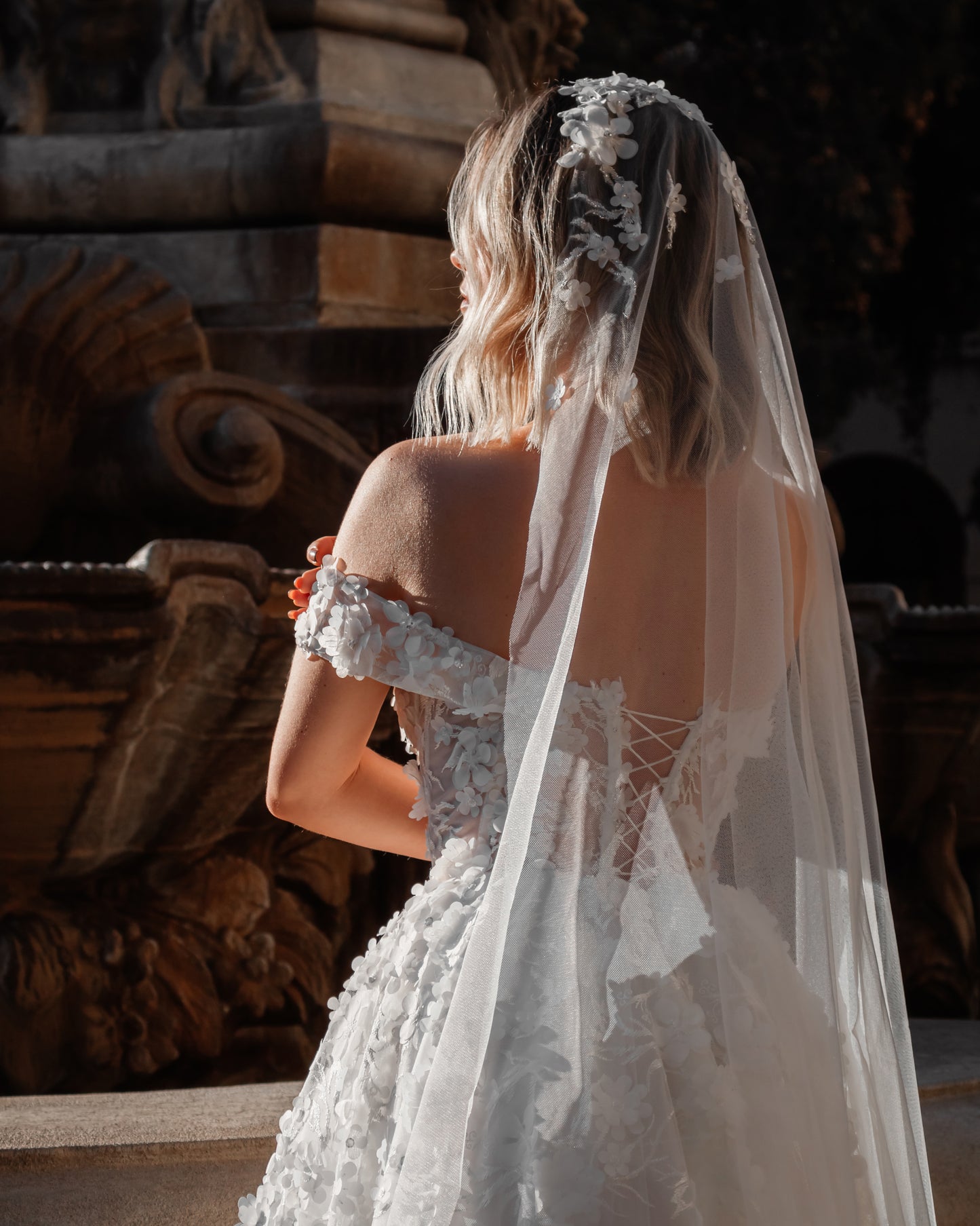 R / Chapel Veil