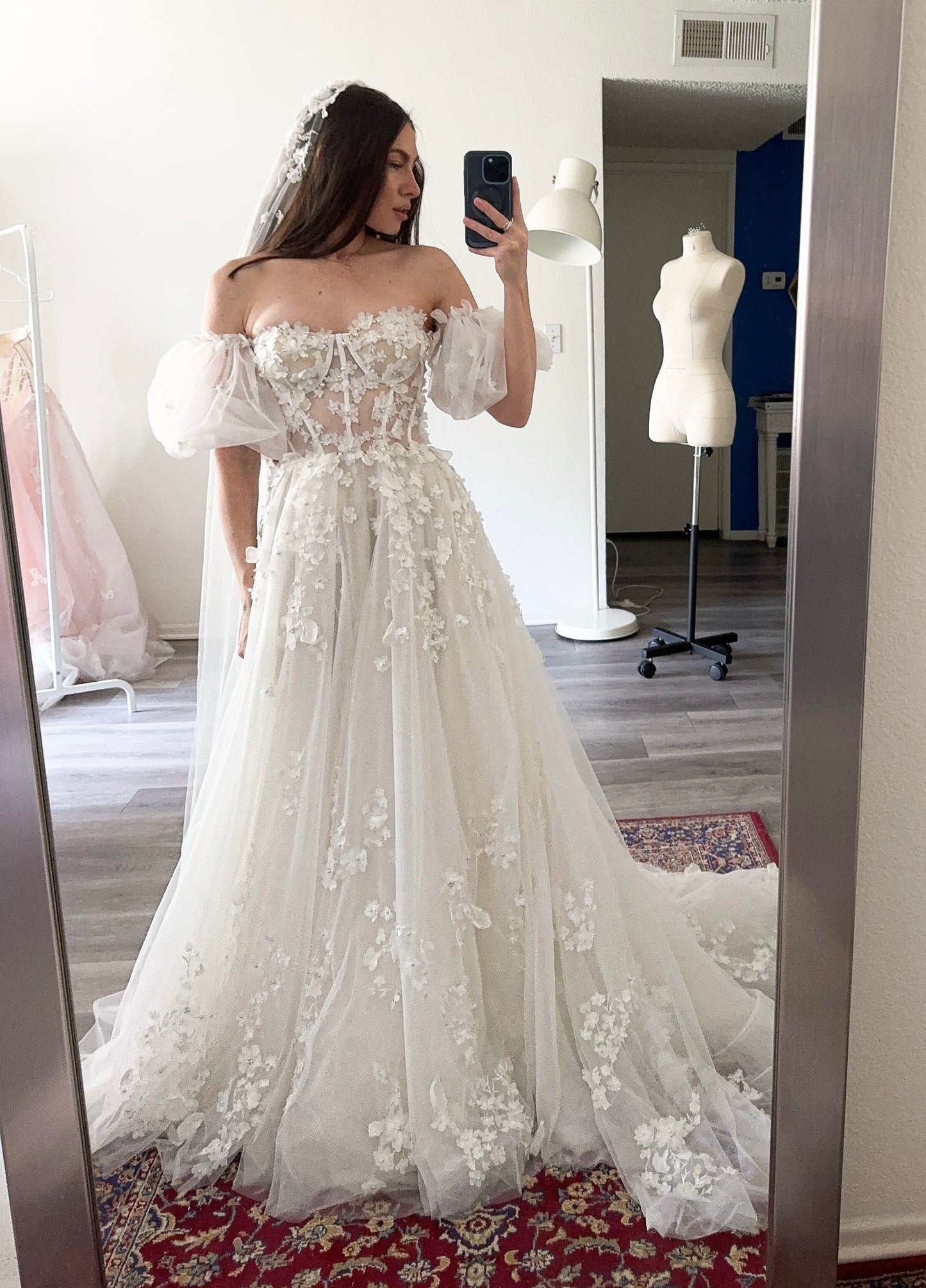 Alice / off white wedding dress with puffy sleeves