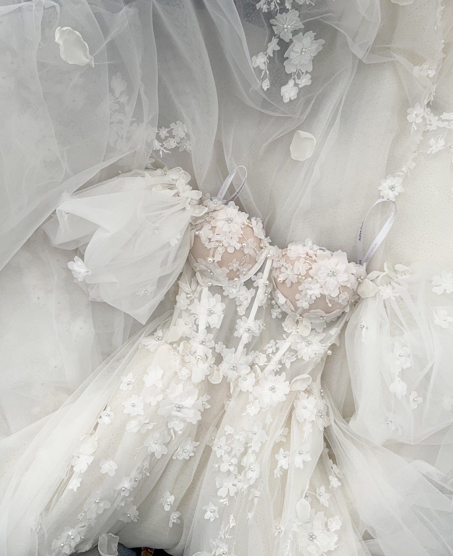 Alice / off white wedding dress with puffy sleeves