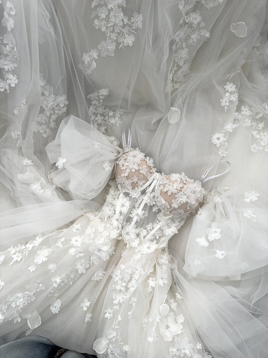 Alice / off white wedding dress with puffy sleeves