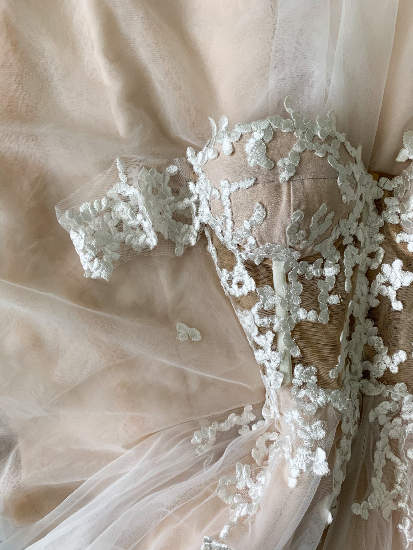 Chloé / Nude wedding dress with a slit
