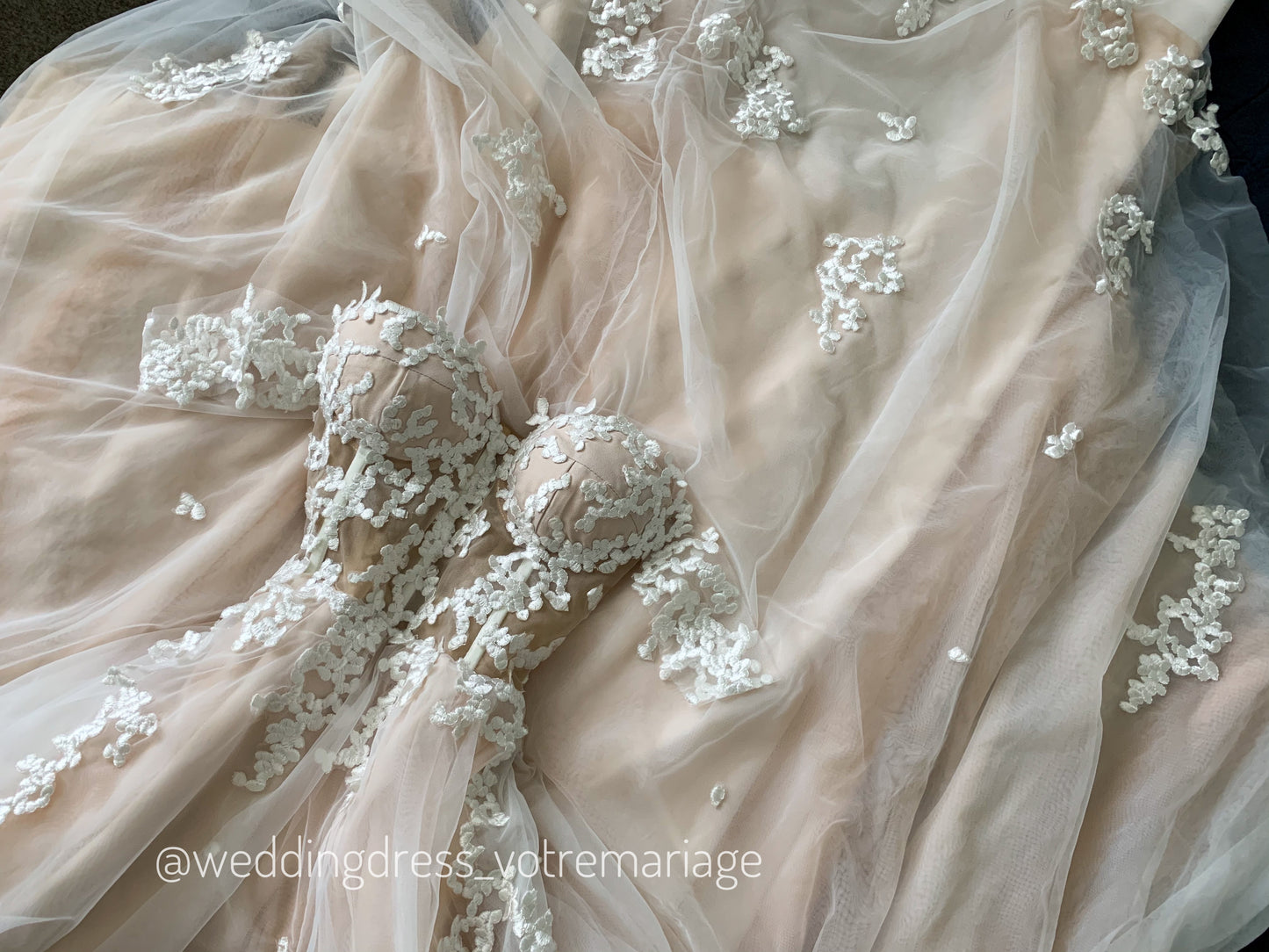 Chloé / Nude wedding dress with a slit
