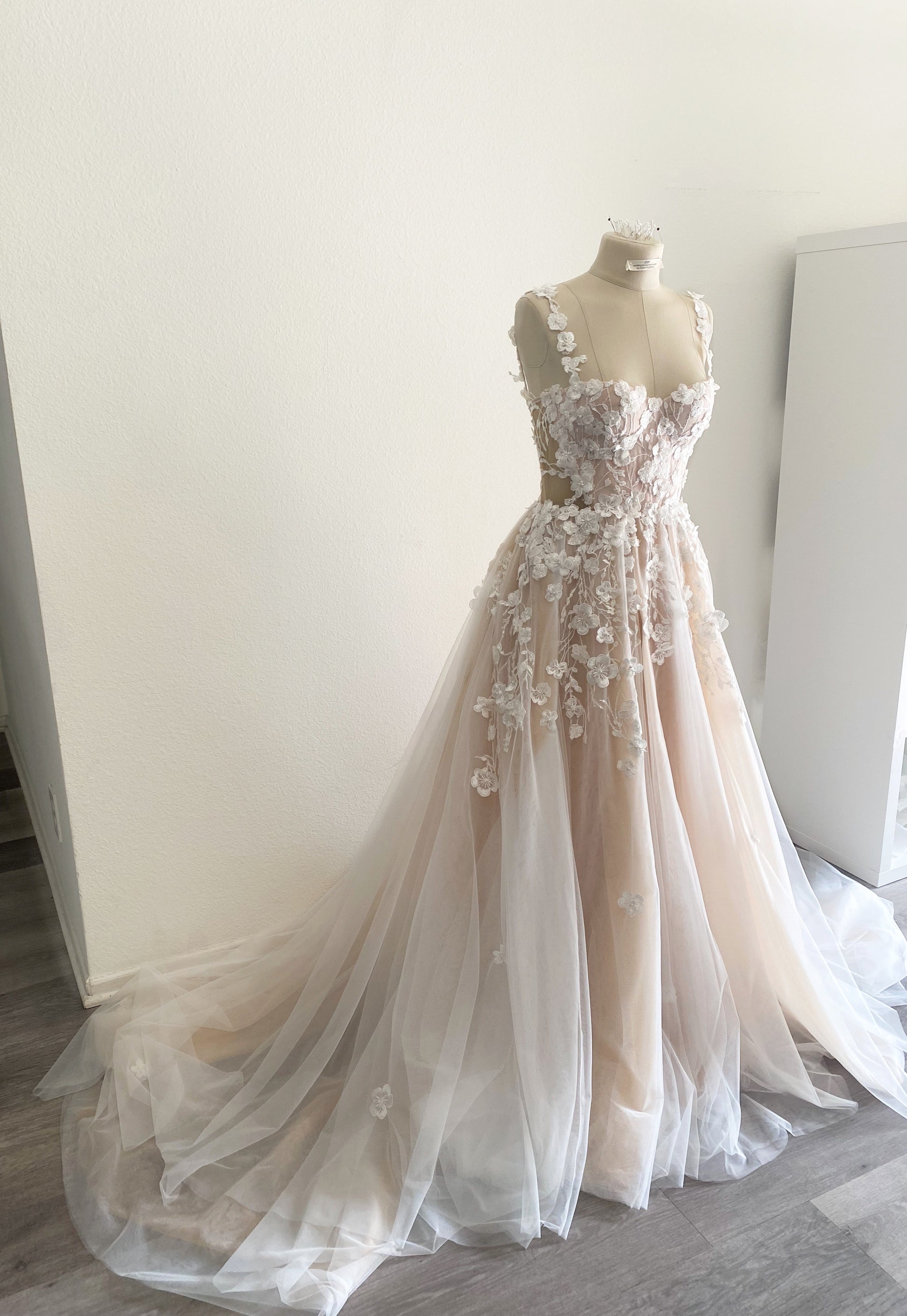 Lace wedding dress