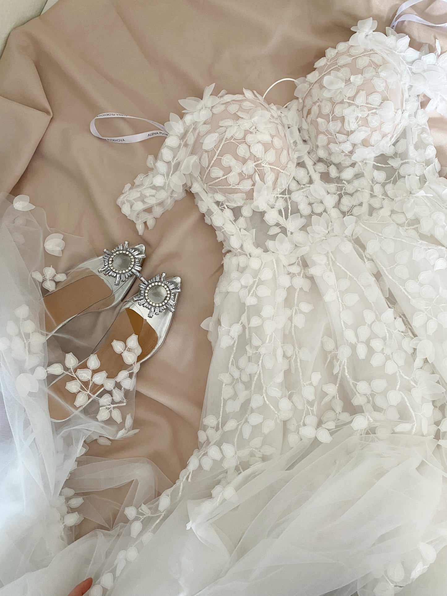 Berta new version / Off White Wedding Wress With Off Shoulder Sleeves