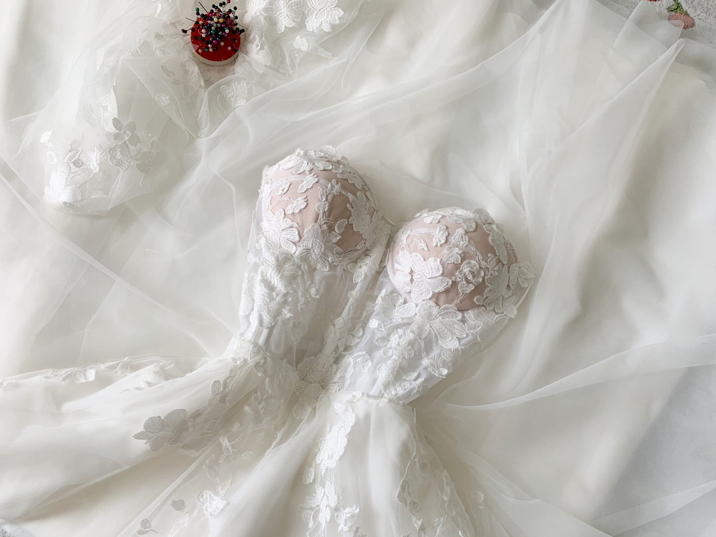 Kim/ Off white wedding dress