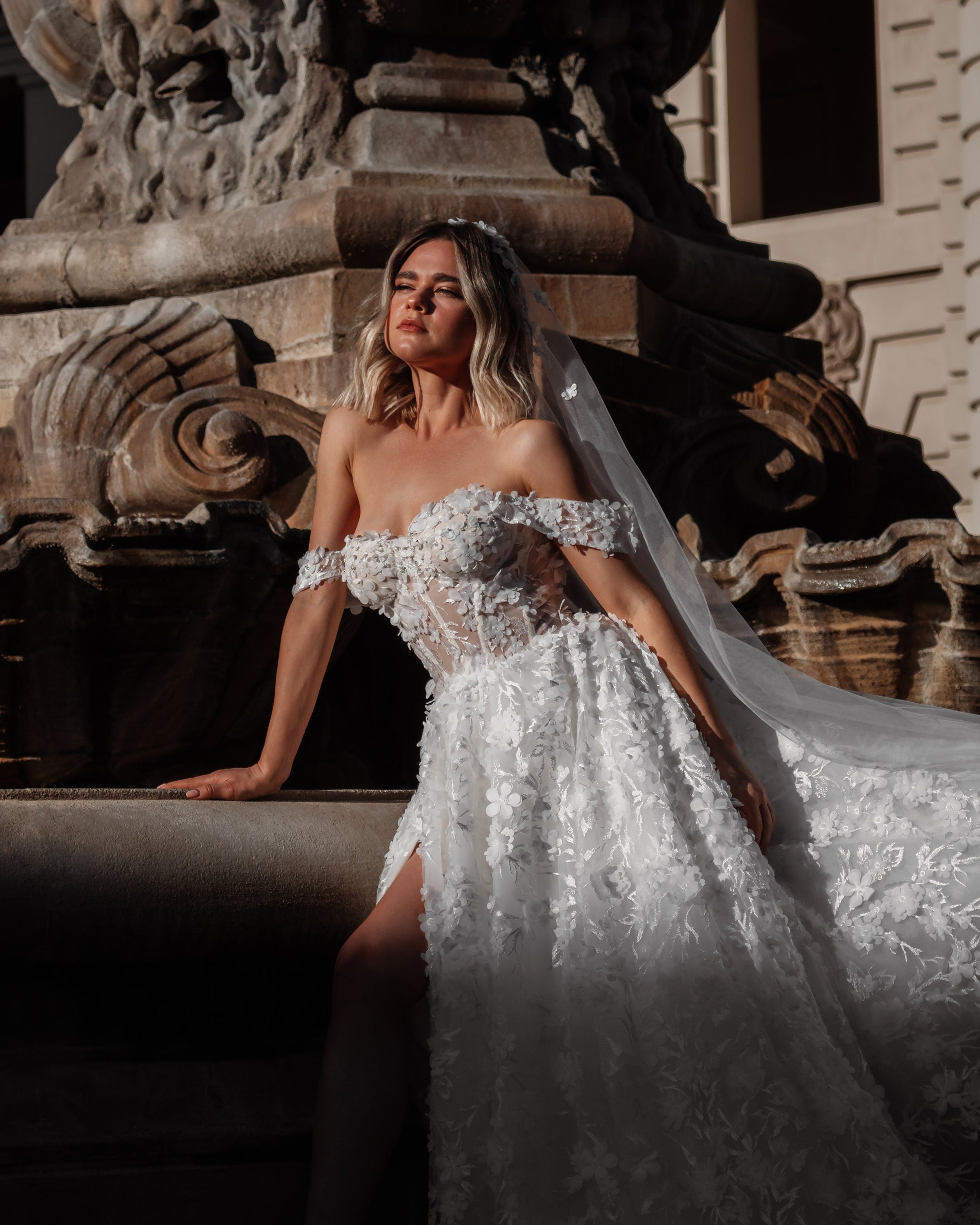 lace wedding dress large bust Wedding Dresses For Large Bust