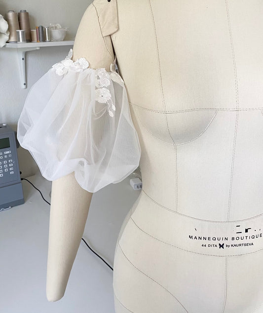 Short puffy sleeves with lace