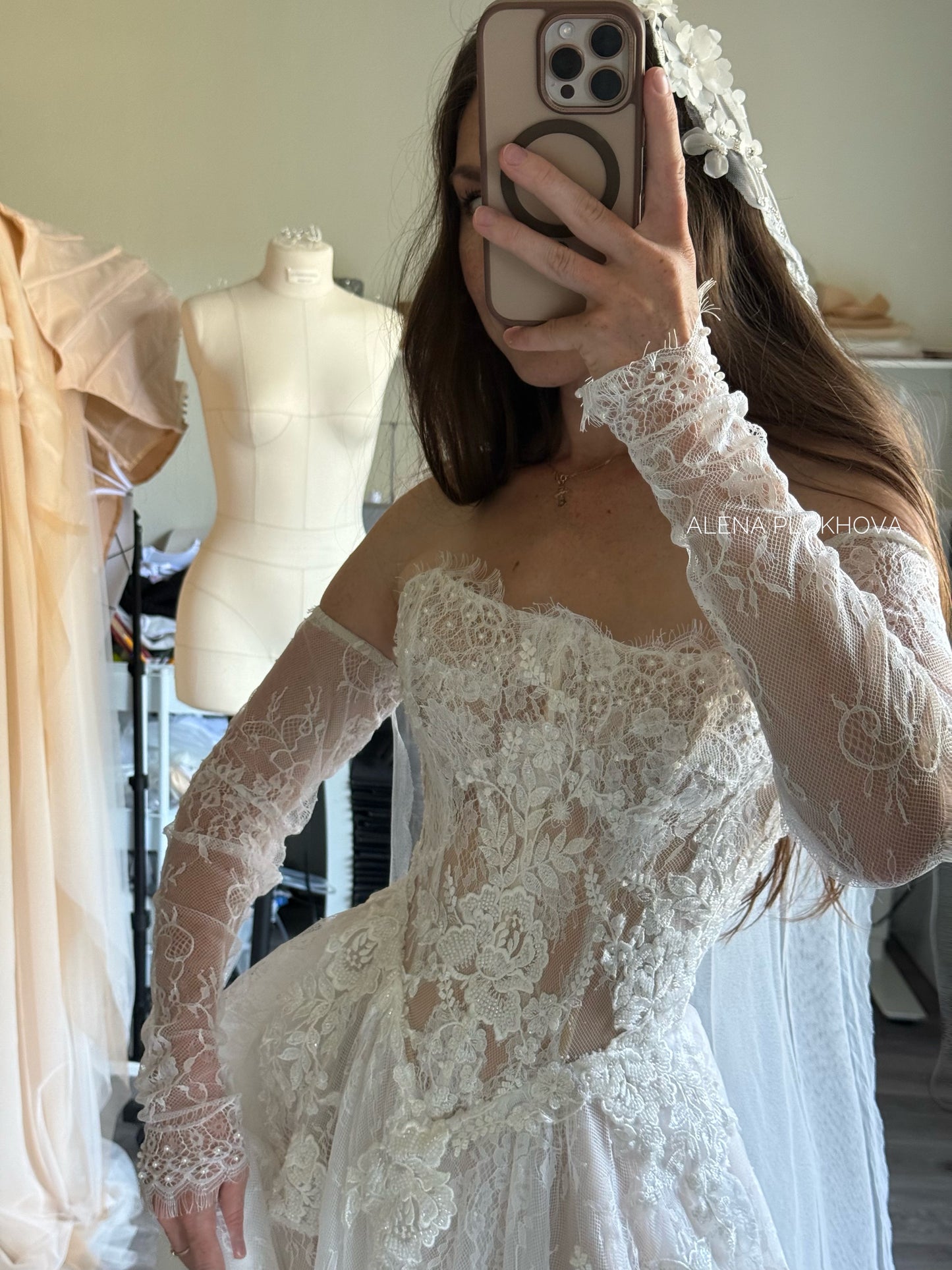 Barbara / Lace Wedding Dress With Straight Shape Corset And Detachable Sleeves