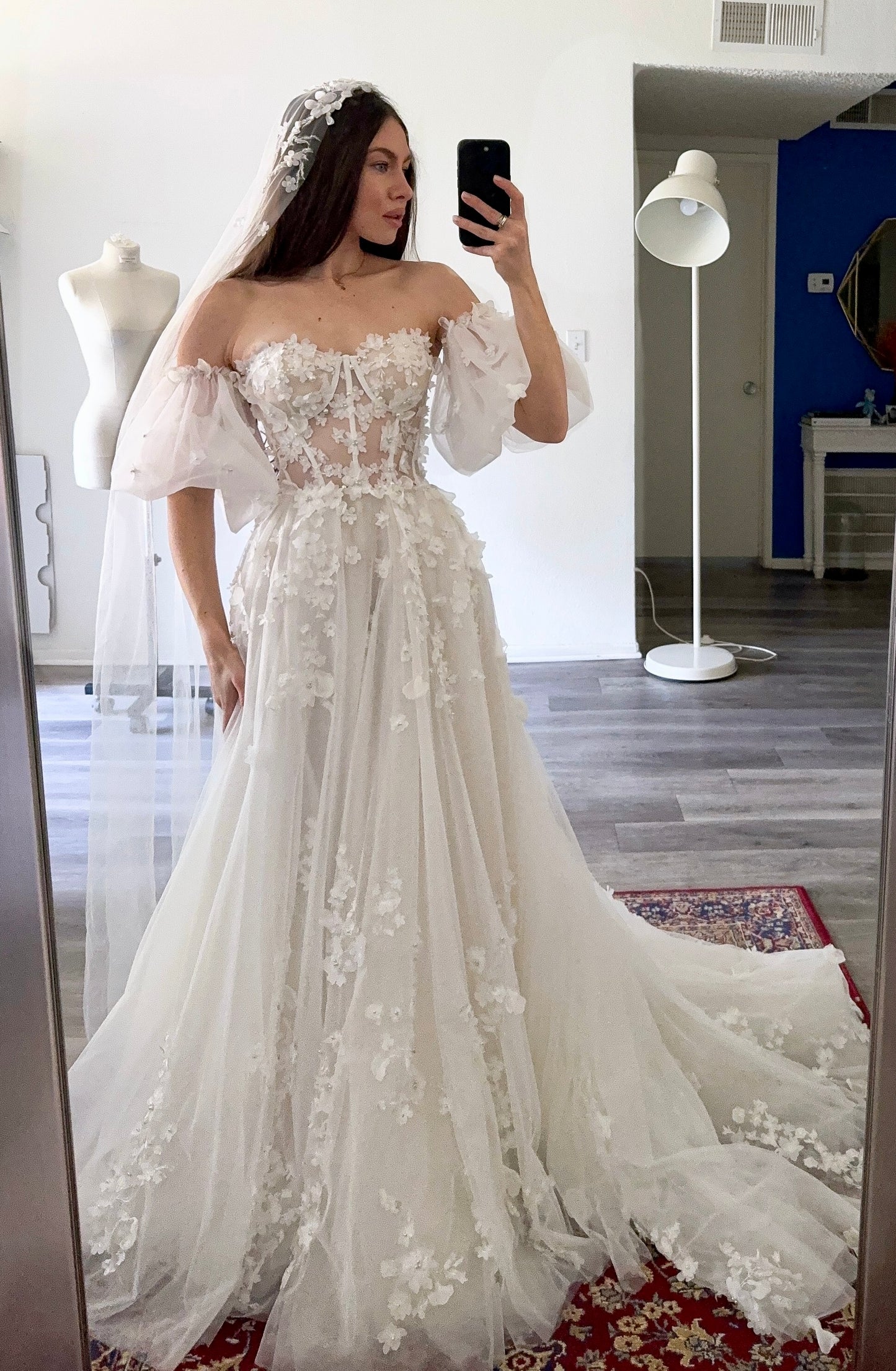 Alice / off white wedding dress with puffy sleeves