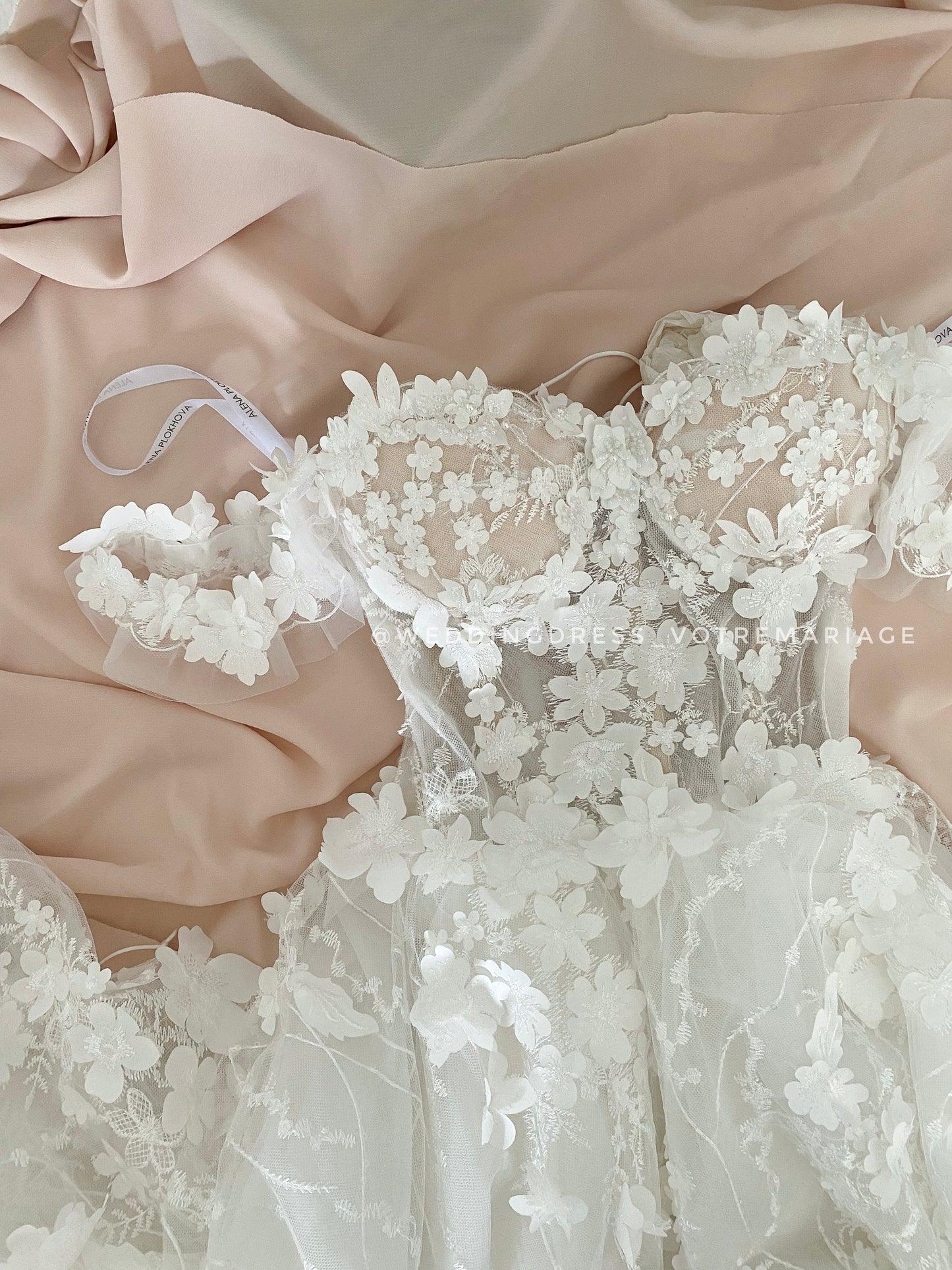 Aria/ off-white lace wedding dress with a high slit