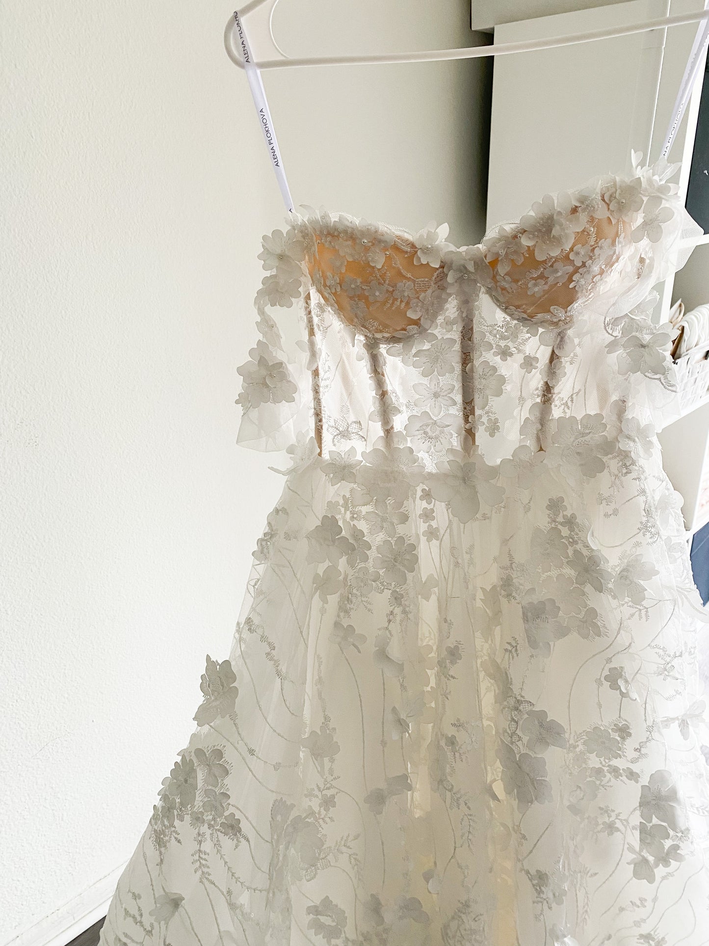 Aria/ off-white lace wedding dress with a high slit