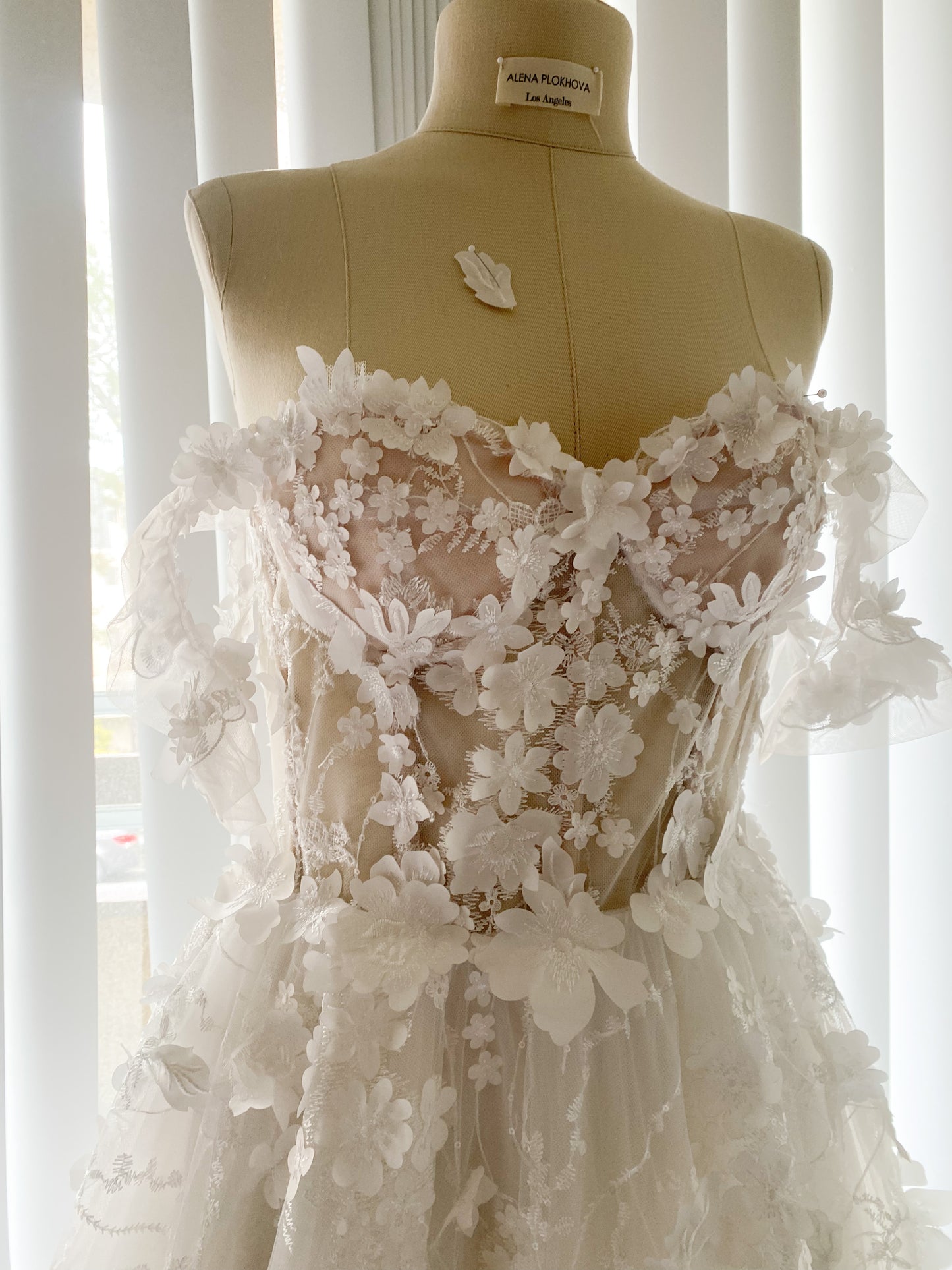 Aria/ off-white lace wedding dress with a high slit