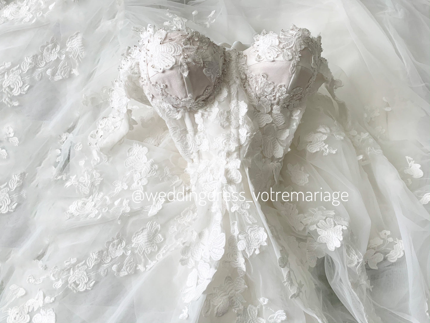 Rita/ Lace wedding dress, Off the shoulders sleeves