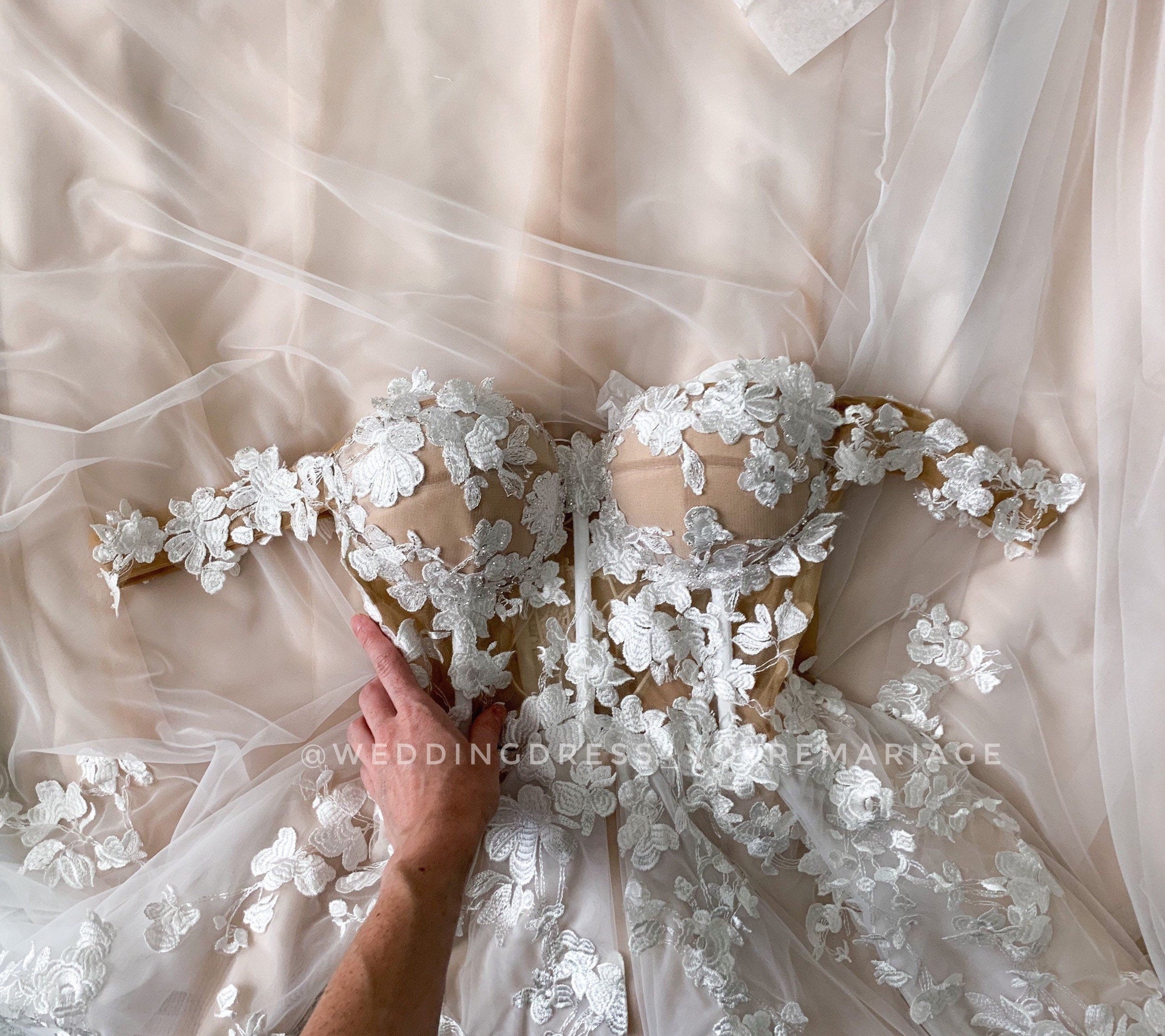 Wedding dress with outlet birds and butterflies