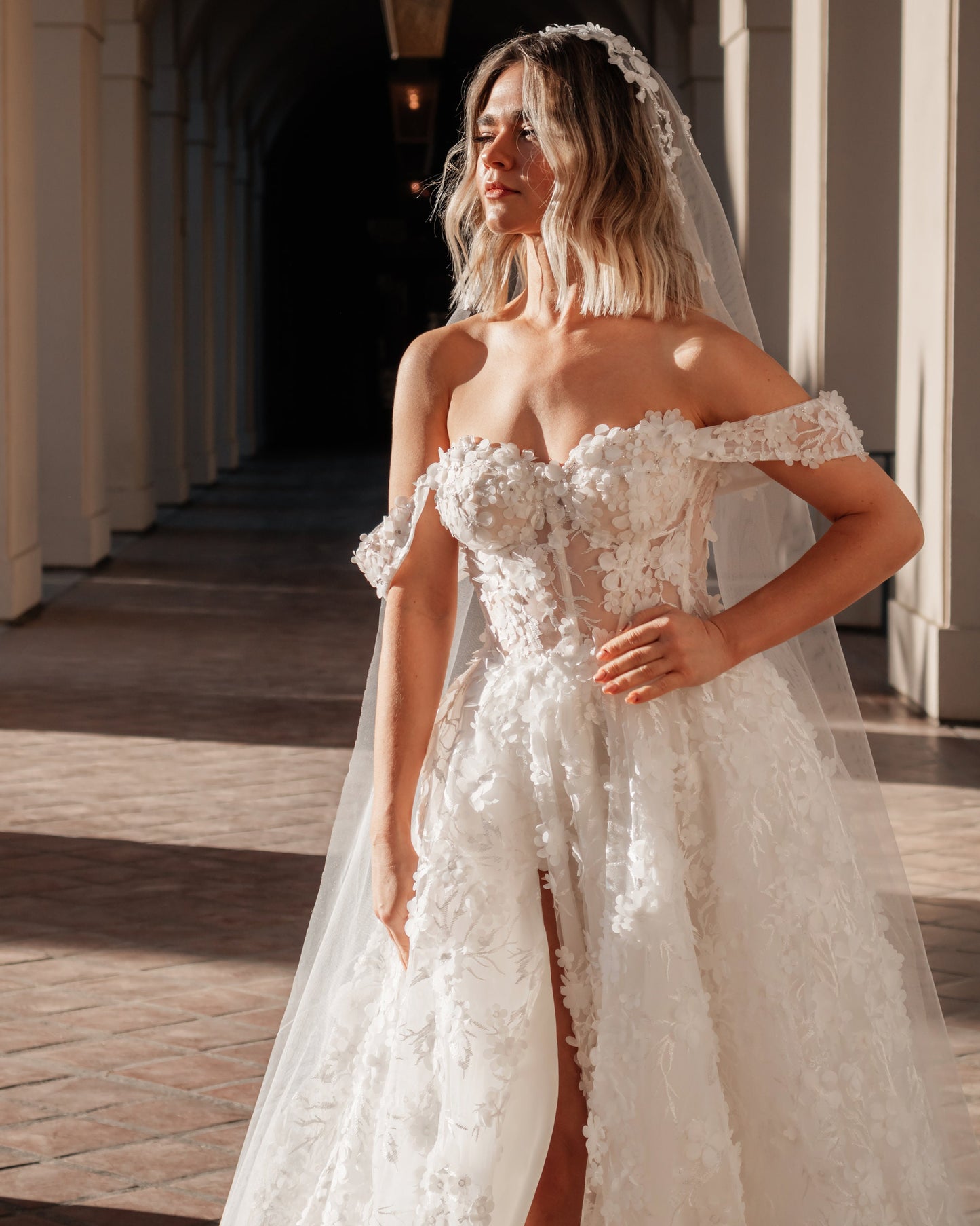 Off Straps Wedding Gown with Train