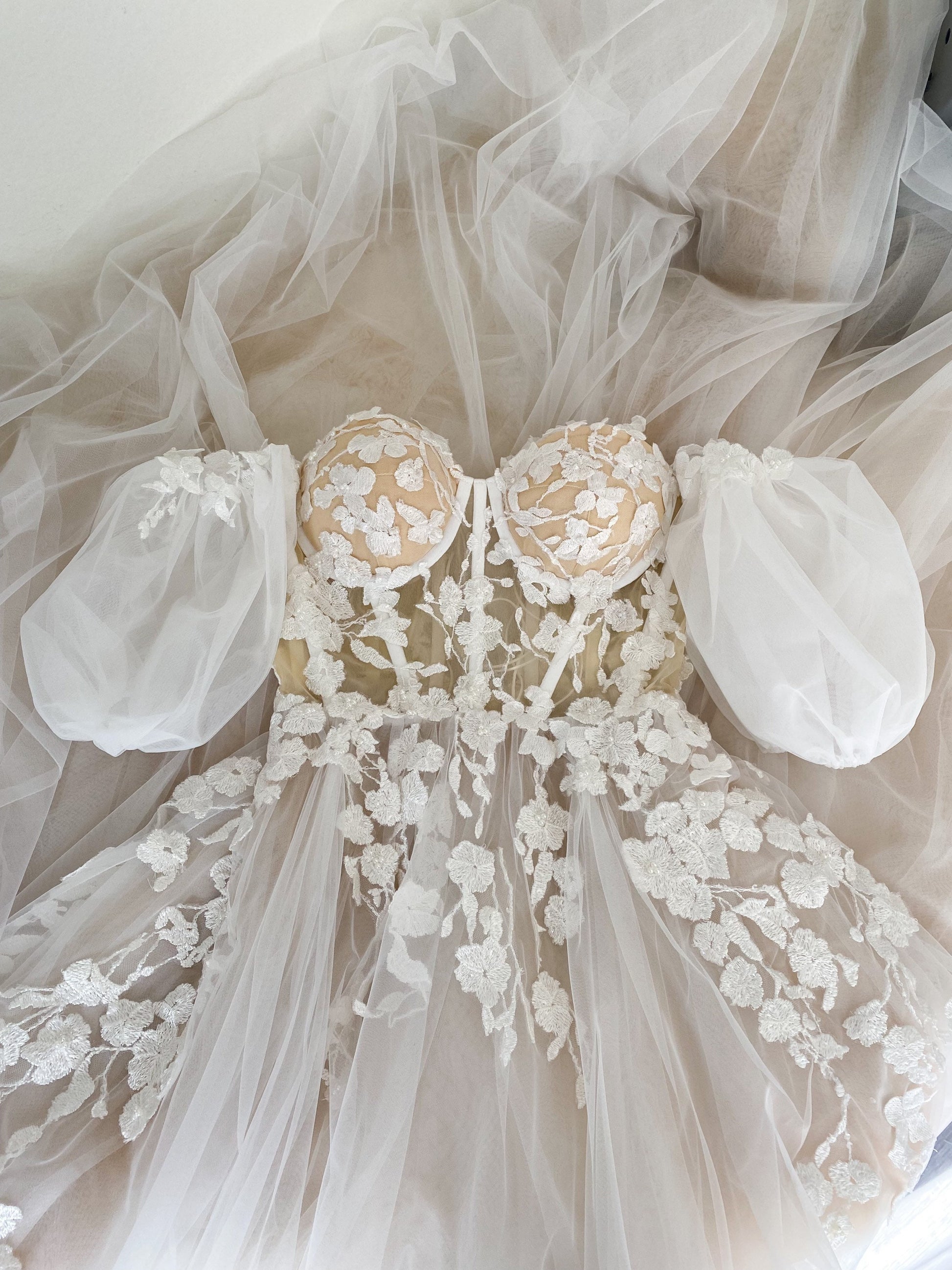 Off white wedding dress with puff sleeves Wedding dresses by Alena Plokhova Off white wedding dress with puff sleeves Wedding dresses by Alena Plokhova