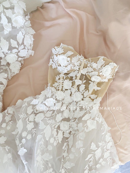 Lace weddings dress
